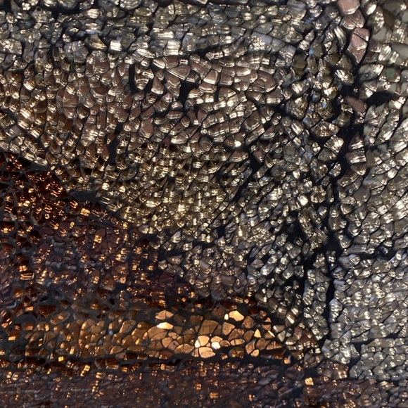 Metallic mercury glass crackle decorative plate and burnished brass planter - Picture 3 of 11